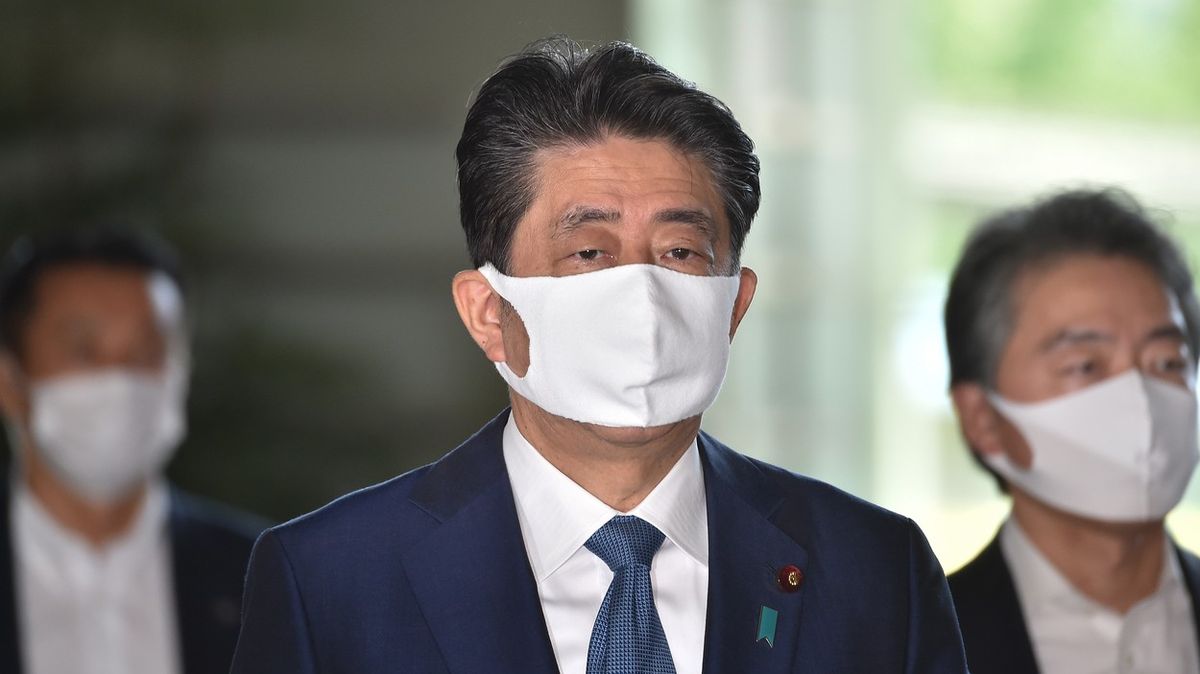 Nejdéle sloužící japonský premiér Šinzó Abe odstoupí kvůli zdraví